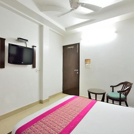 Hotel Sai International New Delhi Exteriör bild